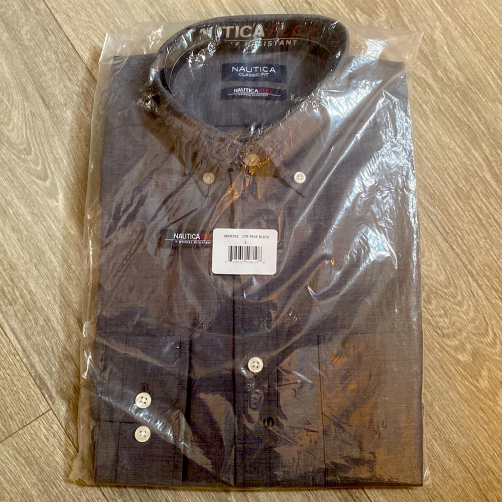 Mens small Nautica Classic Fit Wrinkle Resistant Button Up New